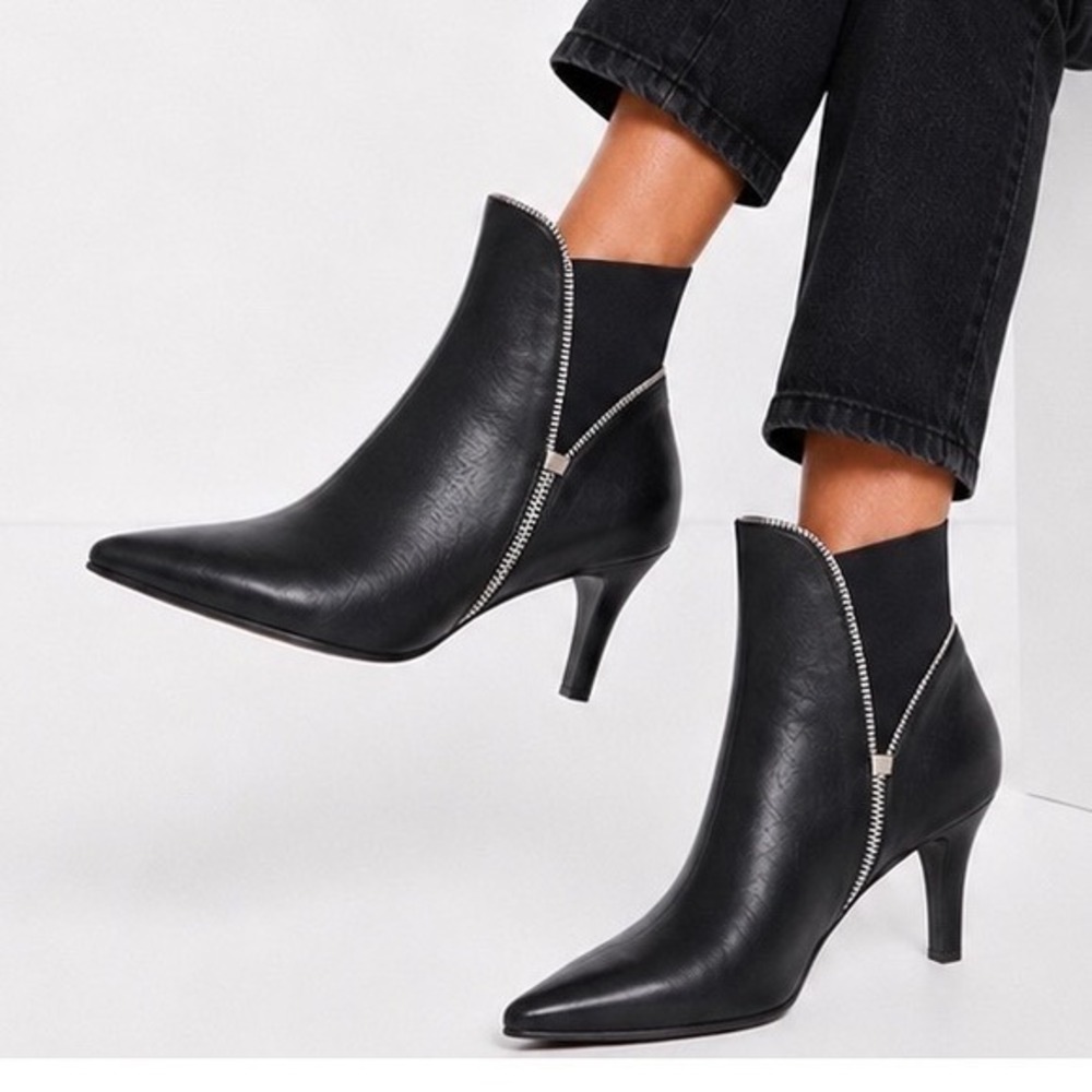 Tahari Maribel Black Leather Pointed Toe Zipper Trim Heeled Ankle Boots 11 22-18